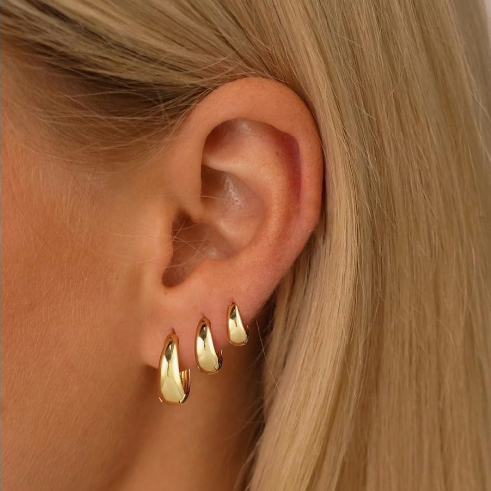 Chic Gold Teardrop Earrings